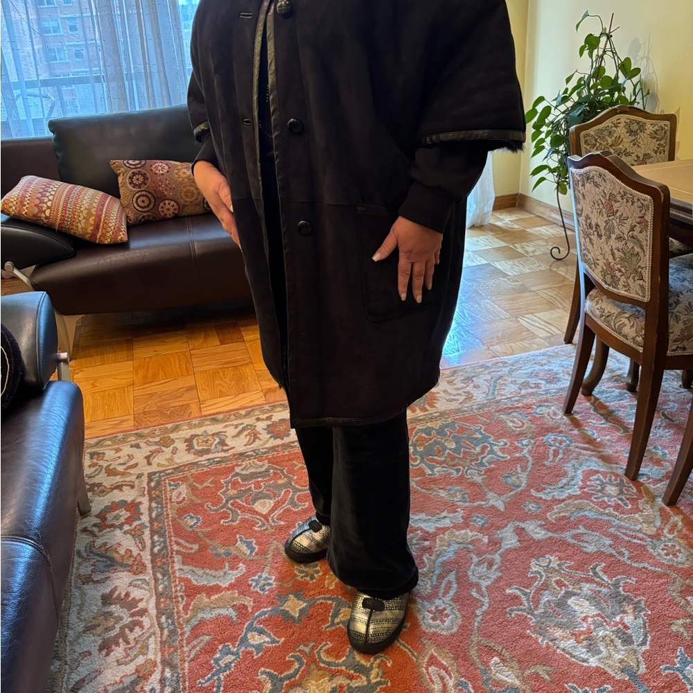 Gucci size 42 Black Leather Shearling Bottom Front 3/4 sleeved coat